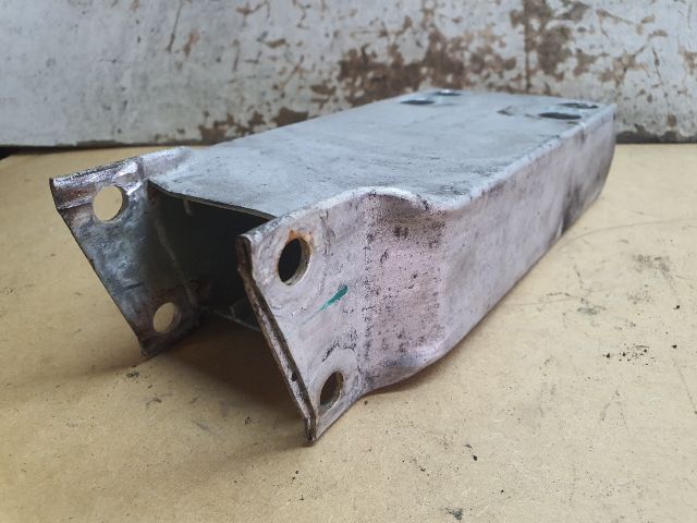 bontott MERCEDES-BENZ C-CLASS Jobb első Lökhárító Merevítő Tartó (Fém)