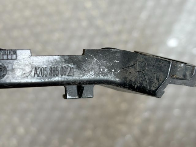 bontott MERCEDES-BENZ C-CLASS Jobb első Oldal Lökhárító Tartó (Műanyag)