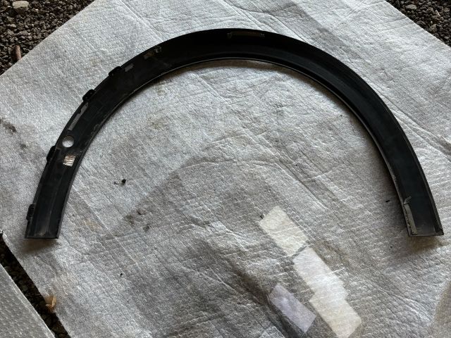 bontott MERCEDES-BENZ C-CLASS Jobb első Sárvédő Díszléc