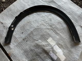 bontott MERCEDES-BENZ C-CLASS Jobb első Sárvédő Díszléc