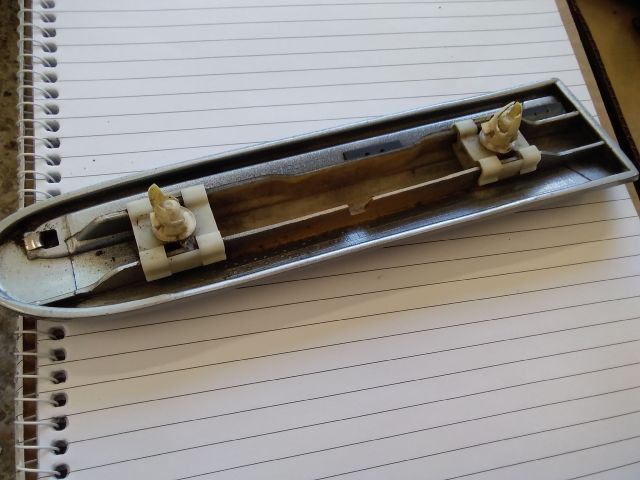 bontott MERCEDES-BENZ C-CLASS Jobb első Sárvédő Díszléc