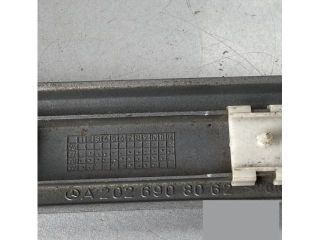 bontott MERCEDES-BENZ C-CLASS Jobb első Sárvédő Díszléc