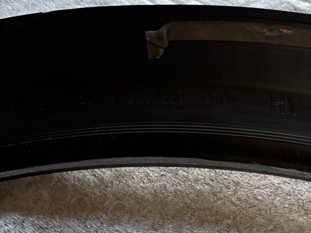 bontott MERCEDES-BENZ C-CLASS Jobb első Sárvédő Díszléc