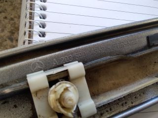 bontott MERCEDES-BENZ C-CLASS Jobb első Sárvédő Díszléc