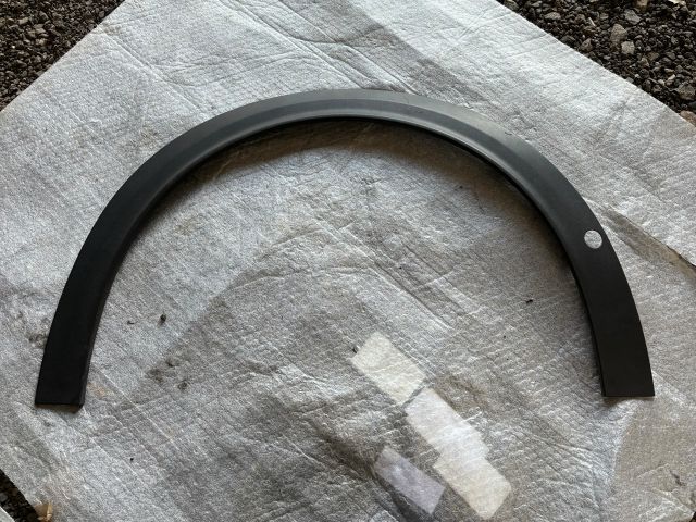 bontott MERCEDES-BENZ C-CLASS Jobb első Sárvédő Díszléc