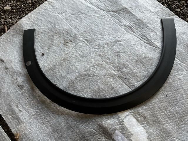 bontott MERCEDES-BENZ C-CLASS Jobb első Sárvédő Díszléc