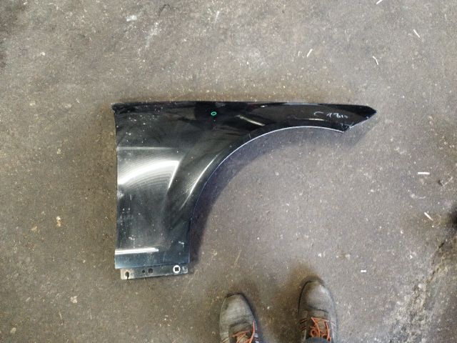 bontott MERCEDES-BENZ C-CLASS Jobb első Sárvédő