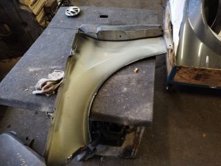 bontott MERCEDES-BENZ C-CLASS Jobb első Sárvédő