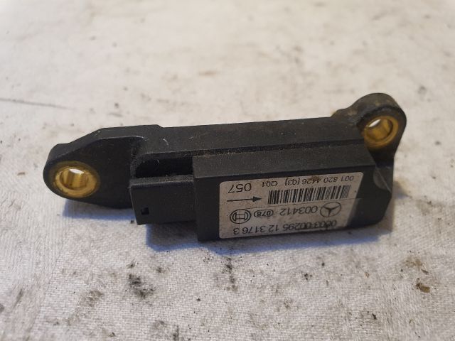 bontott MERCEDES-BENZ C-CLASS Jobb első Ütközés Érzékelő (Homlokfalon)