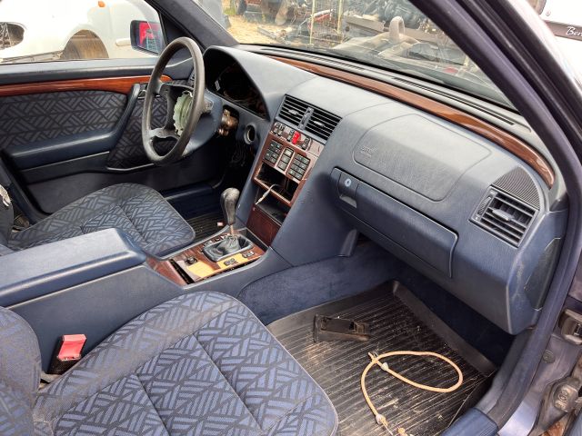 bontott MERCEDES-BENZ C-CLASS Jobb első Zsanér