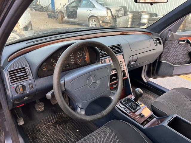 bontott MERCEDES-BENZ C-CLASS Jobb első Zsanér