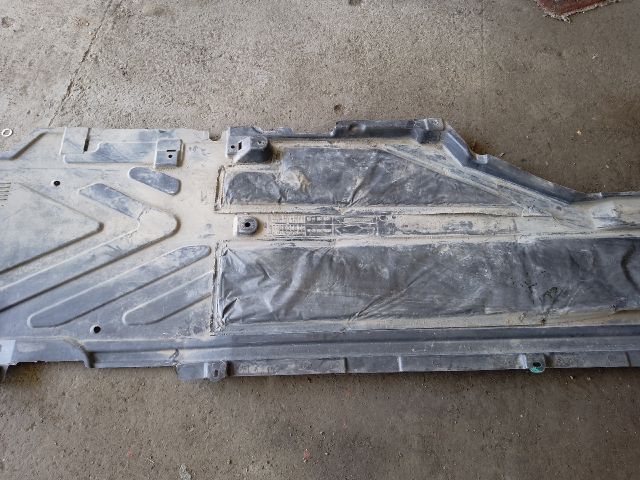 bontott MERCEDES-BENZ C-CLASS Jobb Fenéklemez