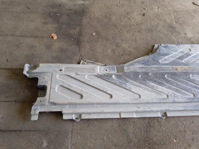 bontott MERCEDES-BENZ C-CLASS Jobb Fenéklemez