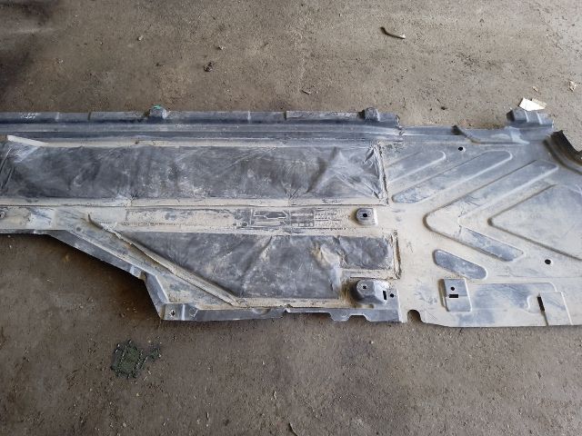 bontott MERCEDES-BENZ C-CLASS Jobb Fenéklemez