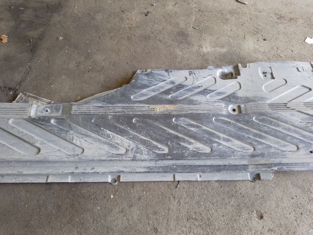 bontott MERCEDES-BENZ C-CLASS Jobb Fenéklemez