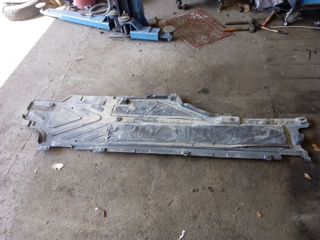 bontott MERCEDES-BENZ C-CLASS Jobb Fenéklemez