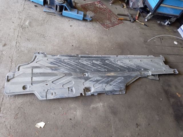 bontott MERCEDES-BENZ C-CLASS Jobb Fenéklemez