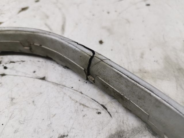 bontott MERCEDES-BENZ C-CLASS Jobb Fényszóró Bajusz Díszléc