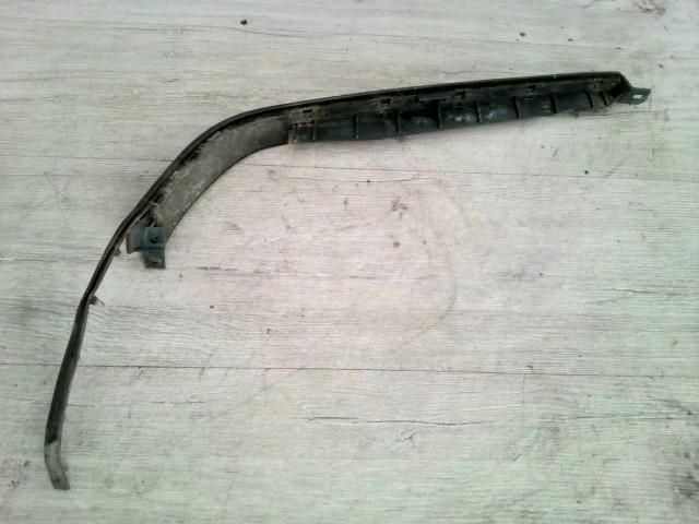 bontott MERCEDES-BENZ C-CLASS Jobb Fényszóró Bajusz Díszléc