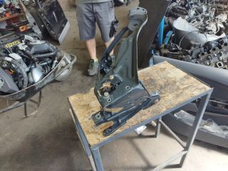 bontott MERCEDES-BENZ C-CLASS Jobb Fényszóró Lámpakeret