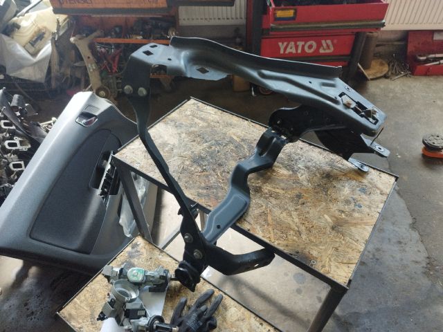 bontott MERCEDES-BENZ C-CLASS Jobb Fényszóró Lámpakeret