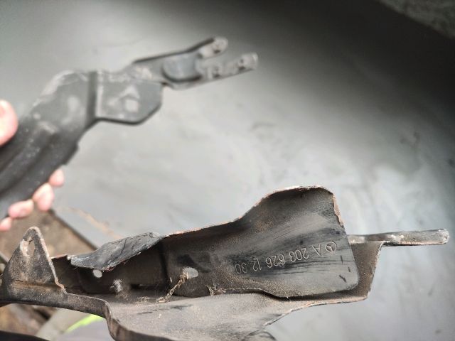 bontott MERCEDES-BENZ C-CLASS Jobb Fényszóró Tartó