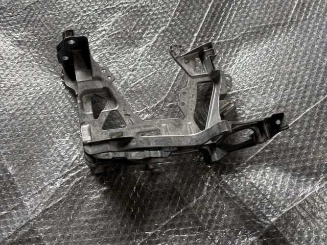 bontott MERCEDES-BENZ C-CLASS Jobb Fényszóró Tartó