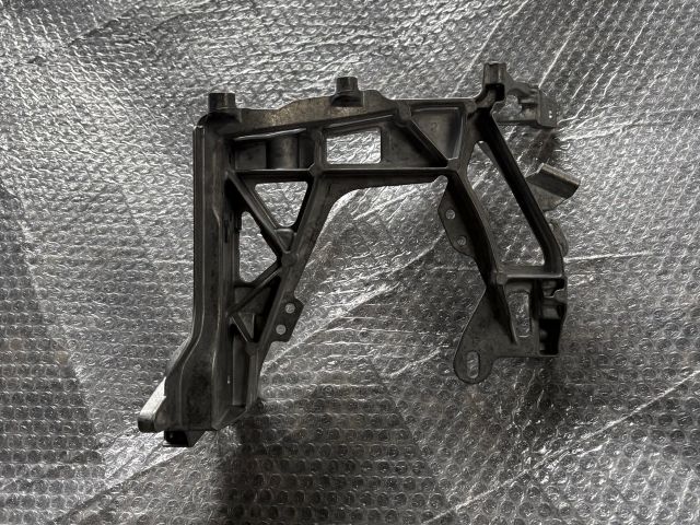 bontott MERCEDES-BENZ C-CLASS Jobb Fényszóró Tartó