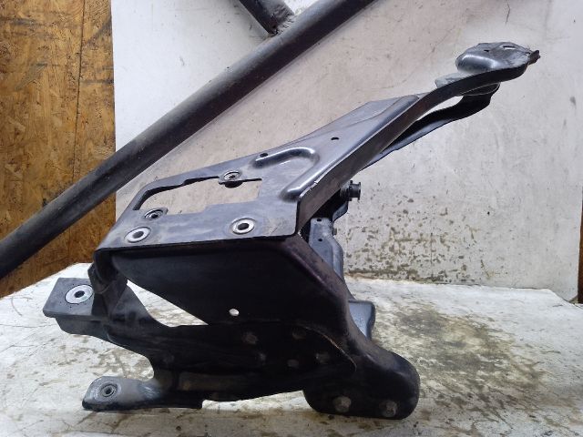 bontott MERCEDES-BENZ C-CLASS Jobb Fényszóró Tartó