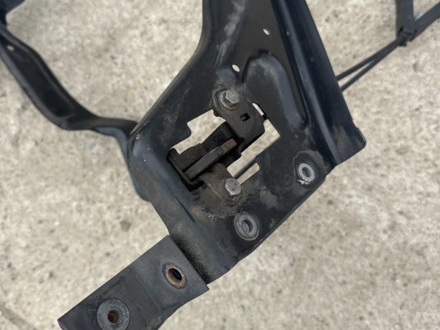 bontott MERCEDES-BENZ C-CLASS Jobb Fényszóró Tartó