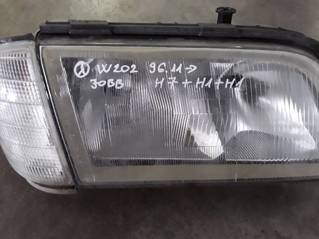 bontott MERCEDES-BENZ C-CLASS Jobb Fényszóró