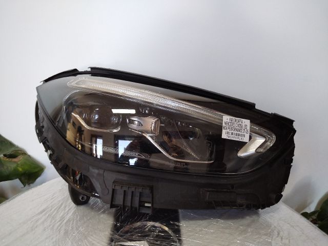 bontott MERCEDES-BENZ C-CLASS Jobb Fényszóró