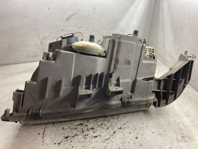 bontott MERCEDES-BENZ C-CLASS Jobb Fényszóró