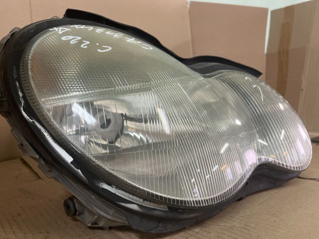 bontott MERCEDES-BENZ C-CLASS Jobb Fényszóró
