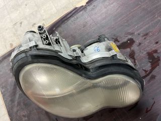 bontott MERCEDES-BENZ C-CLASS Jobb Fényszóró