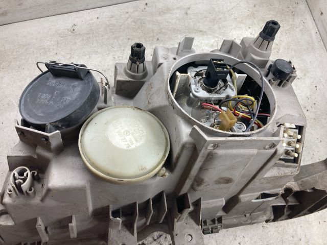 bontott MERCEDES-BENZ C-CLASS Jobb Fényszóró