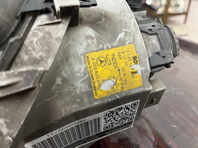 bontott MERCEDES-BENZ C-CLASS Jobb Fényszóró