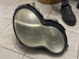 bontott MERCEDES-BENZ C-CLASS Jobb Fényszóró