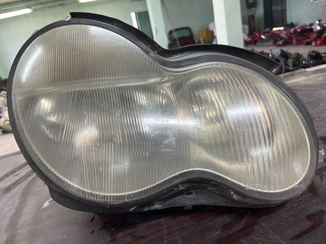 bontott MERCEDES-BENZ C-CLASS Jobb Fényszóró