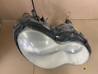 bontott MERCEDES-BENZ C-CLASS Jobb Fényszóró