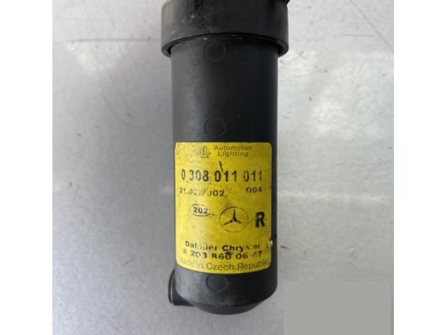 bontott MERCEDES-BENZ C-CLASS Jobb Fényszórómosó Fúvóka