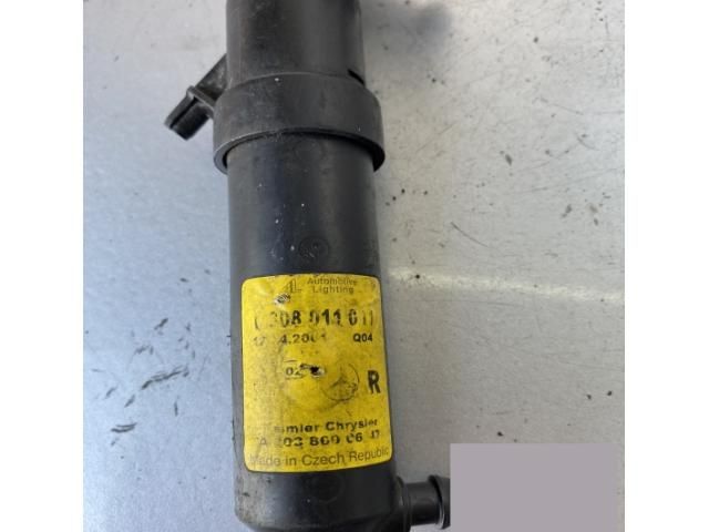 bontott MERCEDES-BENZ C-CLASS Jobb Fényszórómosó Fúvóka