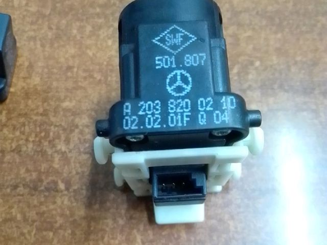 bontott MERCEDES-BENZ C-CLASS Jobb hátsó Ablakemelő Kapcsoló