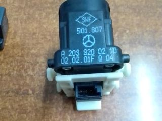 bontott MERCEDES-BENZ C-CLASS Jobb hátsó Ablakemelő Kapcsoló