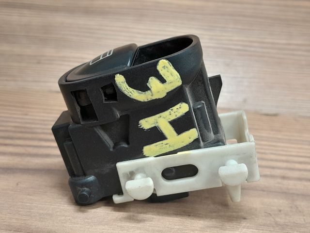 bontott MERCEDES-BENZ C-CLASS Jobb hátsó Ablakemelő Kapcsoló