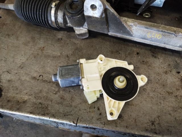 bontott MERCEDES-BENZ C-CLASS Jobb hátsó Ablakemelő Motor