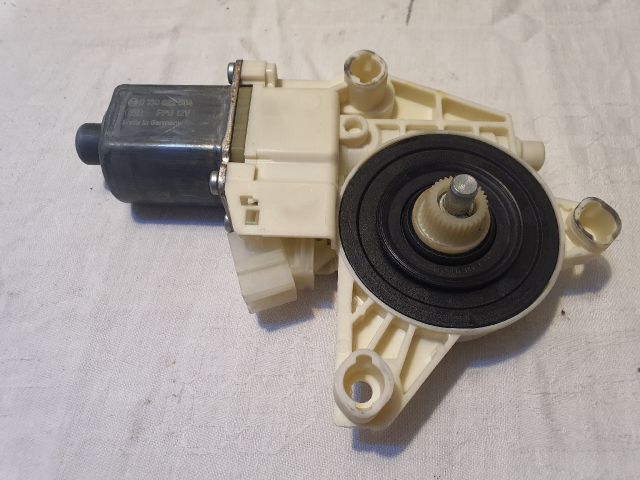 bontott MERCEDES-BENZ C-CLASS Jobb hátsó Ablakemelő Motor