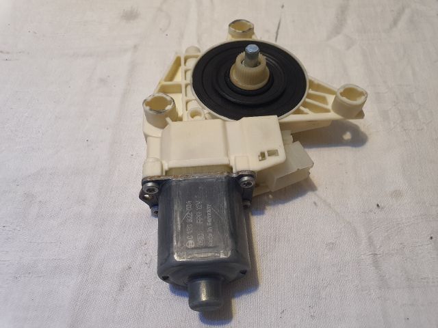 bontott MERCEDES-BENZ C-CLASS Jobb hátsó Ablakemelő Motor