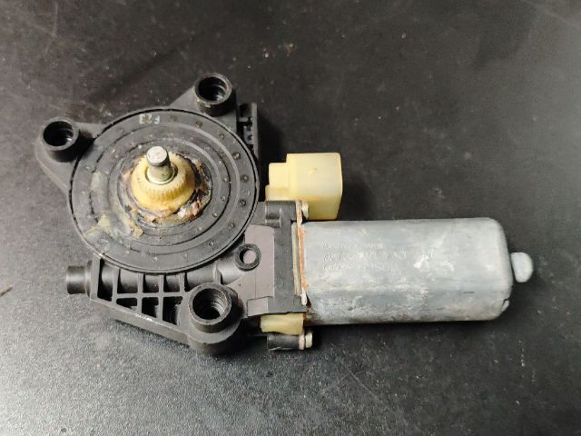 bontott MERCEDES-BENZ C-CLASS Jobb hátsó Ablakemelő Motor