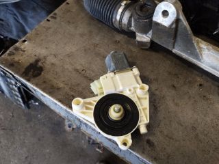 bontott MERCEDES-BENZ C-CLASS Jobb hátsó Ablakemelő Motor